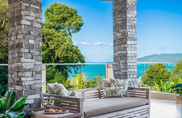 Peaceful 4 Bed 3 Bath property overlooking Pioneer Bay & Airlie Beach beyond
