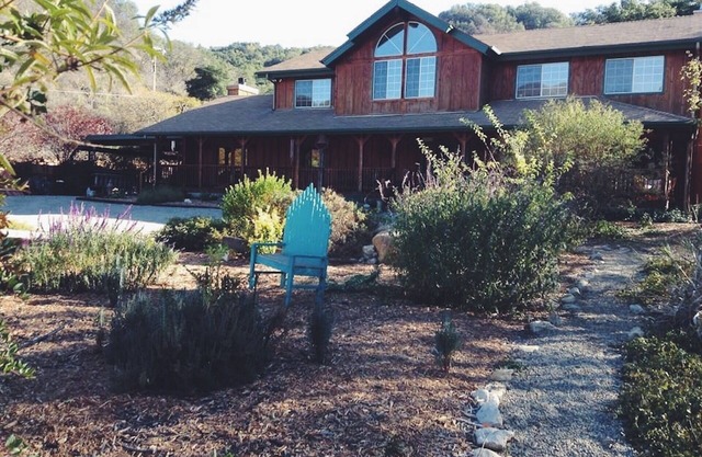 Maison de ranch paisible de 4 chambres et 6 acres avec vue sur la montagne dans la belle Ojai