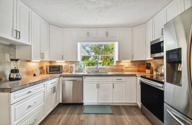 Peaceful 4 Bedroom with Pond View - Centrally Located