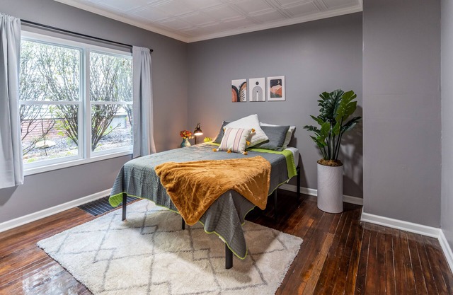 Comfy 4BR retreat w/backyard & patio-Sleeps 6