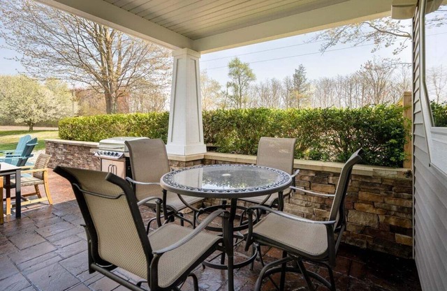 Peaceful 5-acre Retreat w/ Fishing Pond