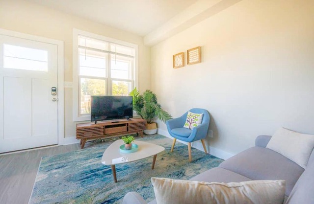 Peaceful and Bright 2BR Duplex