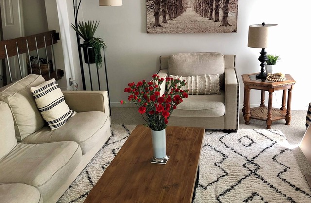 Peaceful and quite townhouse with amazing views. Great location in Richmond