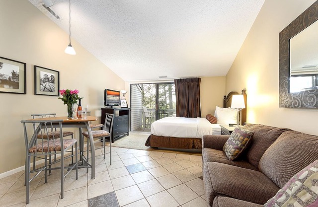 ⫷ Lake Views @ The Shores ⫸ Great Location!