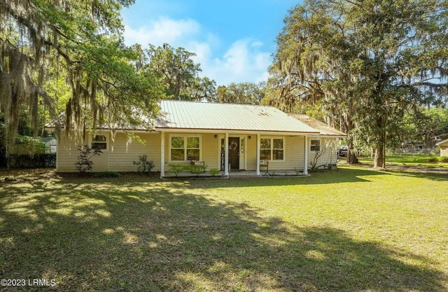 Peaceful Beaufort Single Story Ranch w/ pond view - Mossy Oaks neighborhood