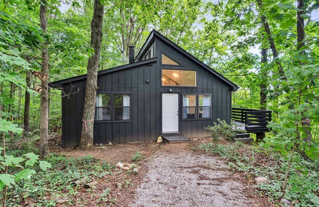 Peaceful Bluff Bungalow in The Woods
