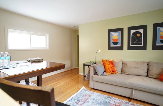 Appartement de charme dans une colline historique de Bolton avec patio + parking