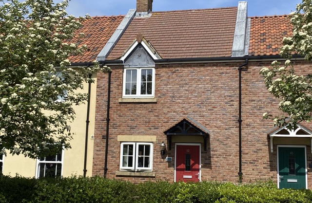 Peaceful cottage by the sea! Two bedrooms with direct access to the beach.