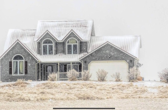 Peaceful Country Living, marvelous views, top notch hiking, fishing and hunting.