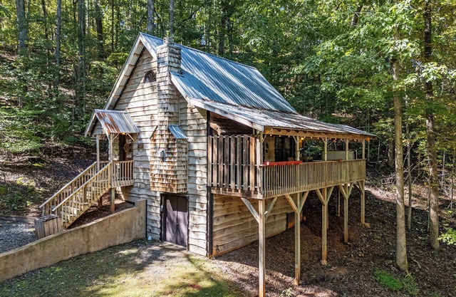 Cozy Cabin Retreat in Dahlonega, GA
