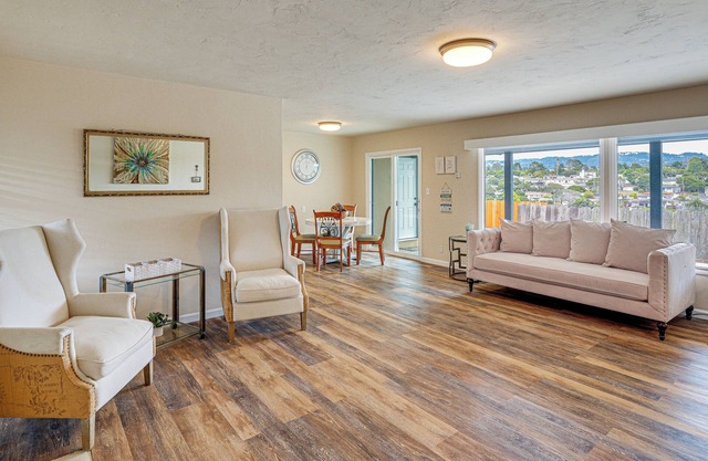 Peaceful Del Rey Oaks Retreat: 2 Mi to Beaches!
