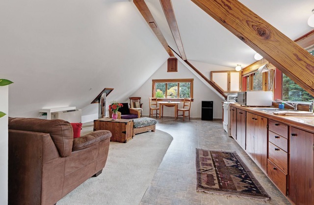Loft studio paisible et adapté aux chiens avec vue sur la prairie sur 5 acres dans les séquoias!