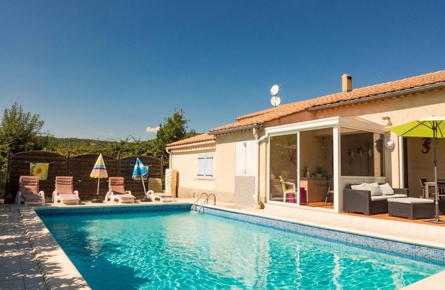 Jolie maison de vacances à Argeliers avec piscine