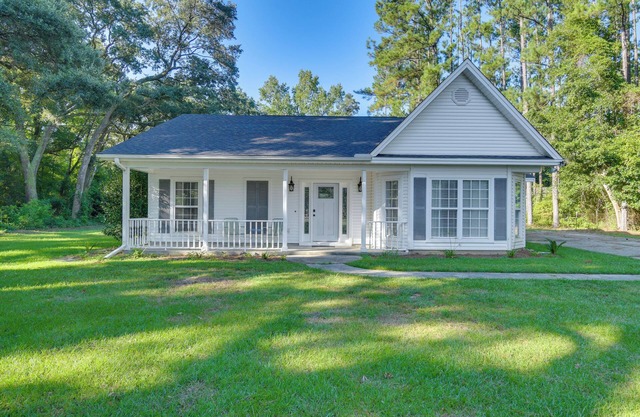Peaceful Fairhope Cottage w/ Covered Patio!