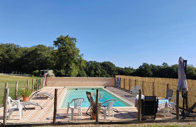 Escapade Familiale Paisible en Nature avec Piscine Partagée et Activités