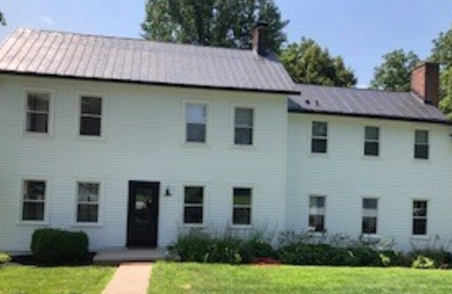 Peaceful farmhouse in private setting