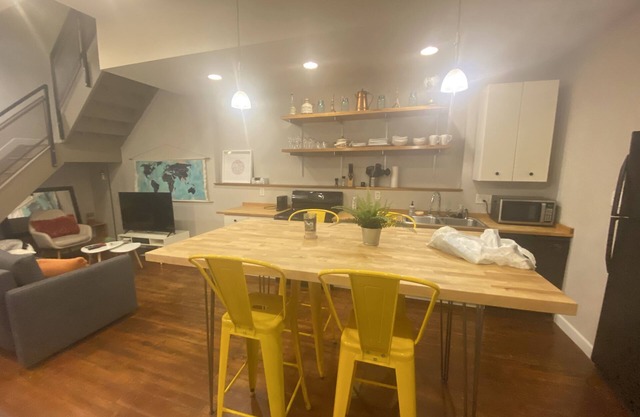 Peaceful Getaway Queen Bed & Free Heated Garage Parking