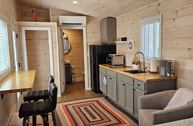 Peaceful Getaway: Tiny Home Studio in Sedgwick, Maine