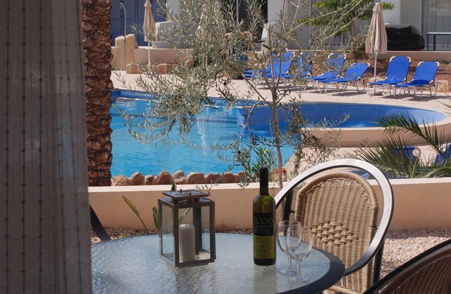 Paisible rez-de-chaussée piscine appartement à Anarita près de Paphos