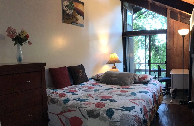 Peaceful Guest Suite in 45acre Redwood Retreat WiFi