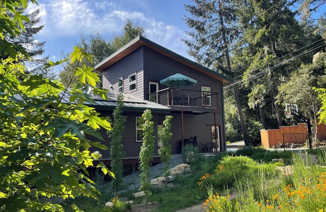 Peaceful Guesthouse on the Smith River