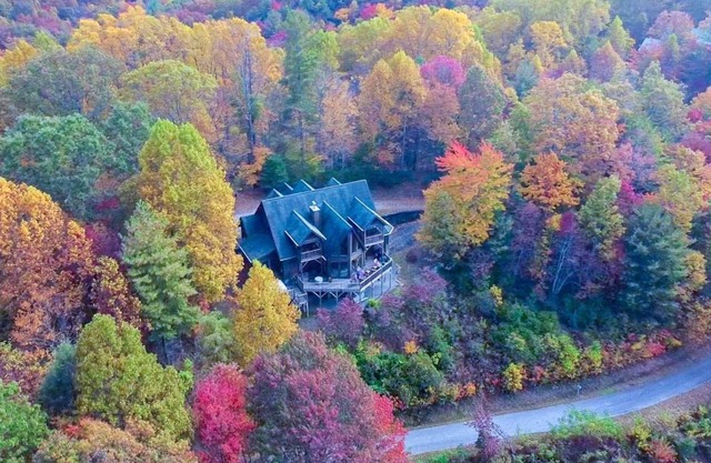 Maison de montagne magnifique, WiFi, table de billard, bain à remous, près de Boone
