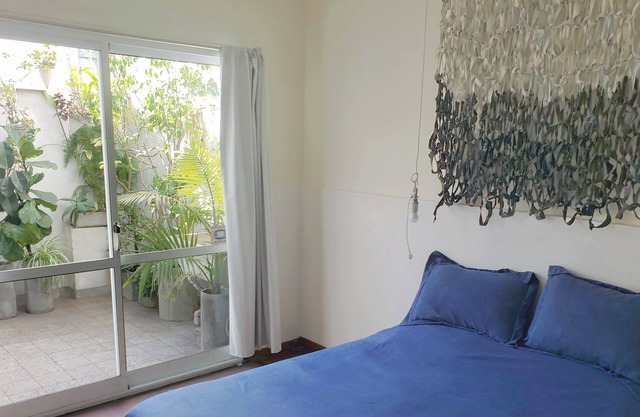 Maison paisible avec une chambre et deux jardins boisés près de la cathédrale