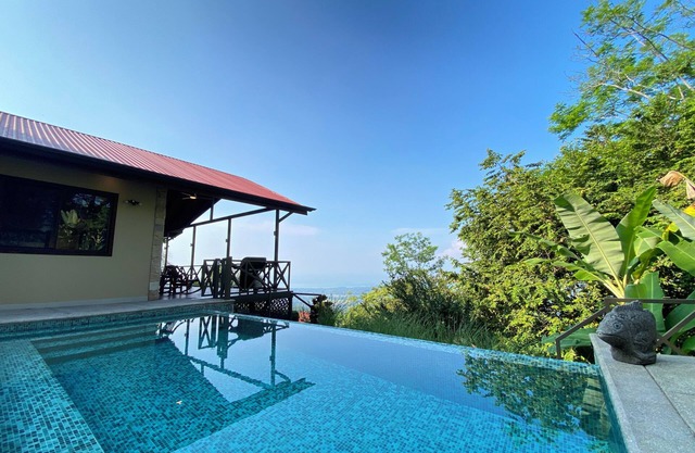 Maison neuve piscine avec vue imprenable sur la Whales Tail, Uvita Costa Rica