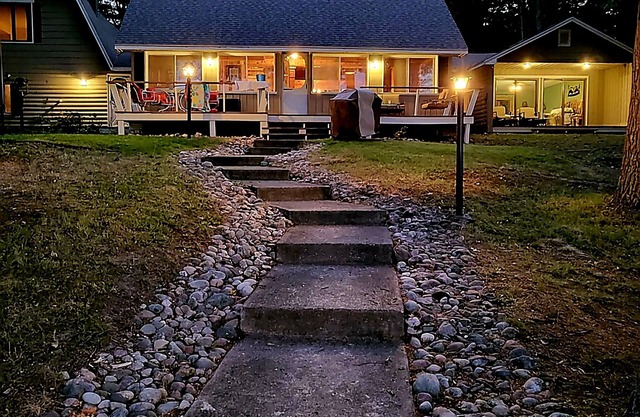 Tranquil lake cabin in Gaylord