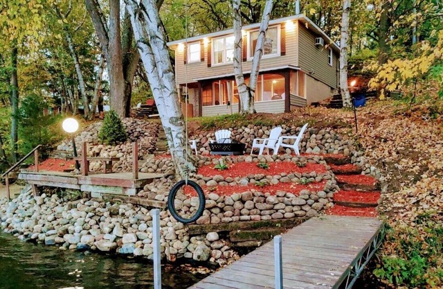 Experience Summer! Lakeside Cabin Peaceful Setting, Fishing, Boating, Kayaking