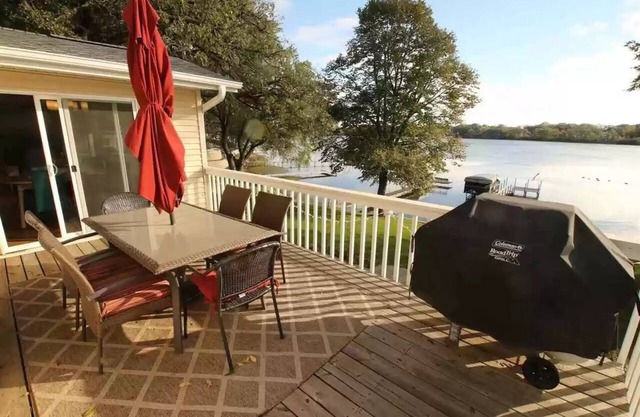 Peaceful Lakeside Living