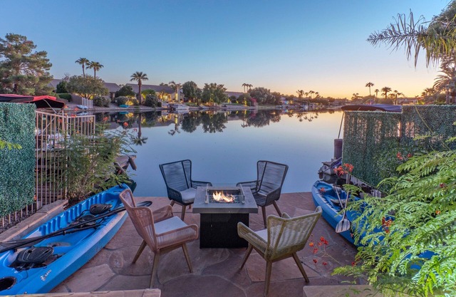 Peaceful Lakeside Setting w/4 Kayaks, Pvt Htd Pool, Game Room, Near Golf & Hiking/Biking Trails