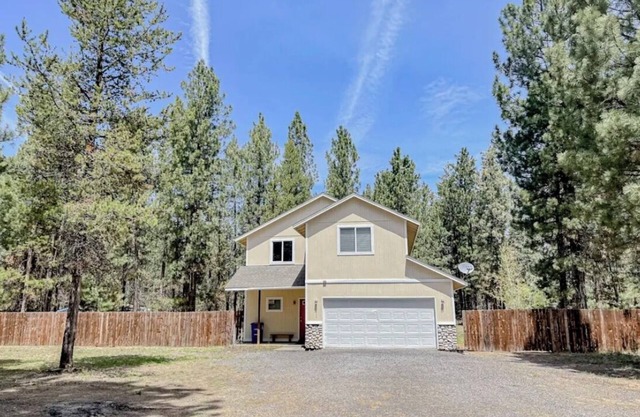 Peaceful Lapine 3 BR Getaway, sleeps up to 8