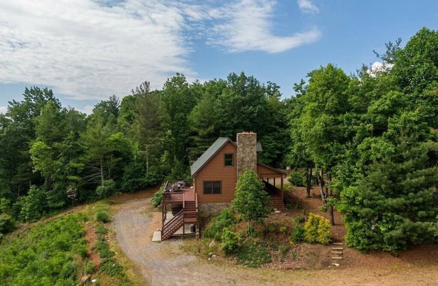 Peaceful Log Cabin near Boone.