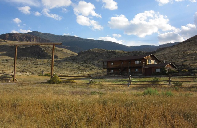 Paisible maison en rondins près de Yellowstone