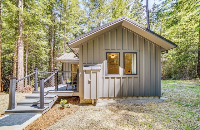 Peaceful Mendocino Cottage Surrounded By Redwoods