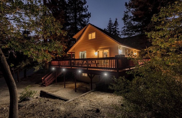 Peaceful Mountain Retreat w/Large Game Room by Lake