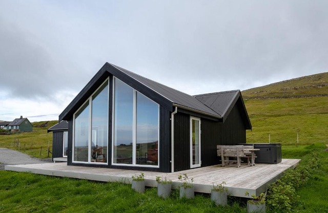 Peaceful Nature Escape in Skálavík - 3BR - Parking