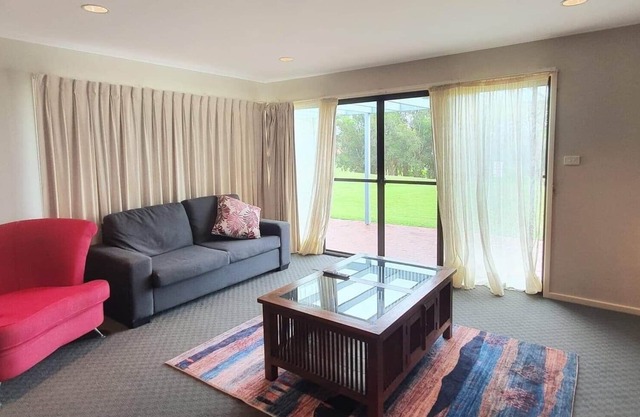 Peaceful Paradise - golfers delight quiet well appointed villa