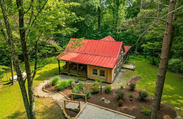 Peaceful Pet Friendly Brown County State Park!