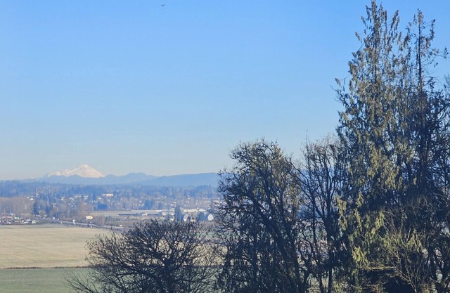 Welcoming to a peacful place in Snohomish with 360 view of the town