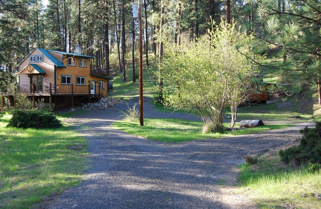 Paisible, cabine privée donnant sur la rivière Clearwater