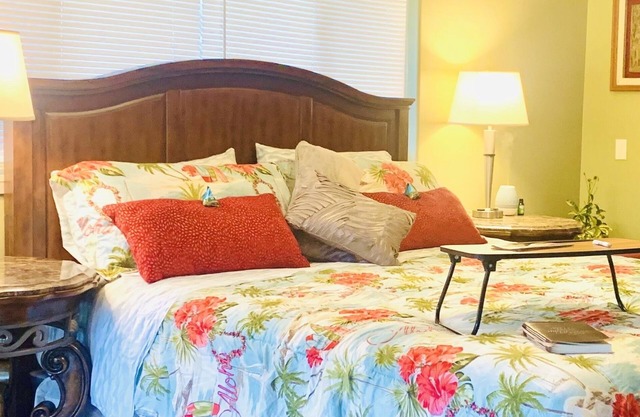 Peaceful Private Studio with Soaking Tub, TV & WIFI