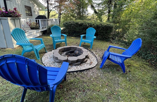 Peaceful Putter, Golf Course Cottage,view of the 2nd hole+fire pit,Wifi,sleeps 4
