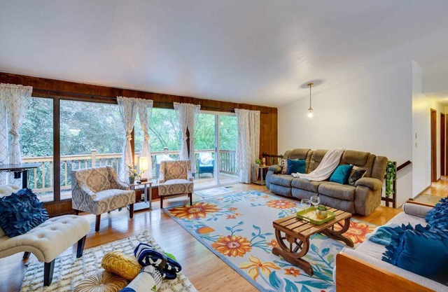 20406 54th PL Lake Forest Park House