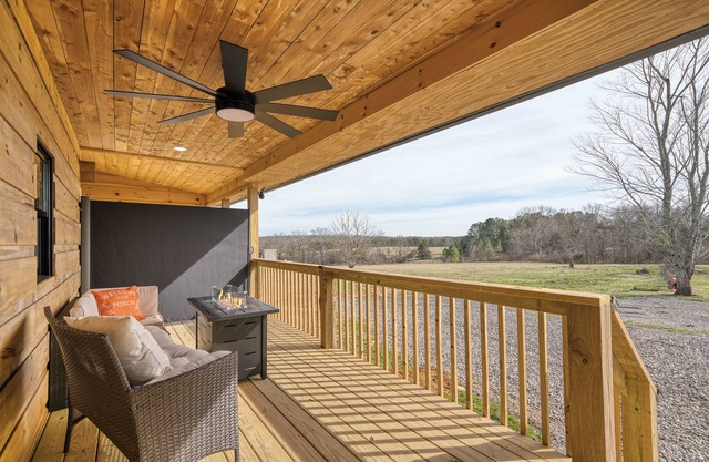 Peaceful Retreat 1 bedroom cabin Only 12 min from town Crossville