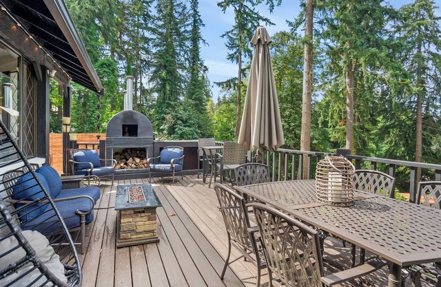 Peaceful Retreat w/Pizza Oven/Hottub/FirePit/Views