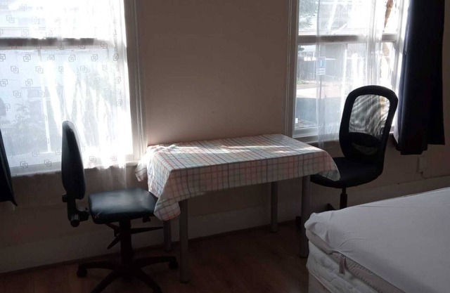delightful room in a 5 room, 2 bathroom shared house