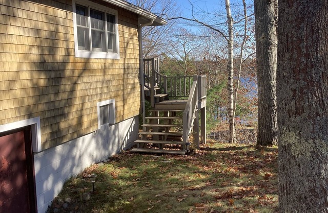 "Old Town Cabin" Super cozy, 2 BR, ocean views, quiet location!