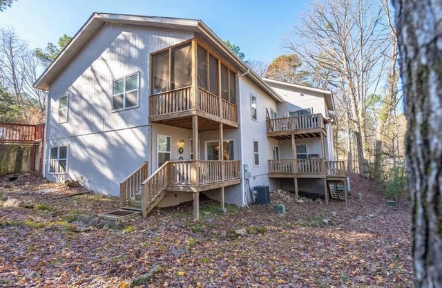 Peaceful, Spacious 4BR Family Home Near Lakes Golf